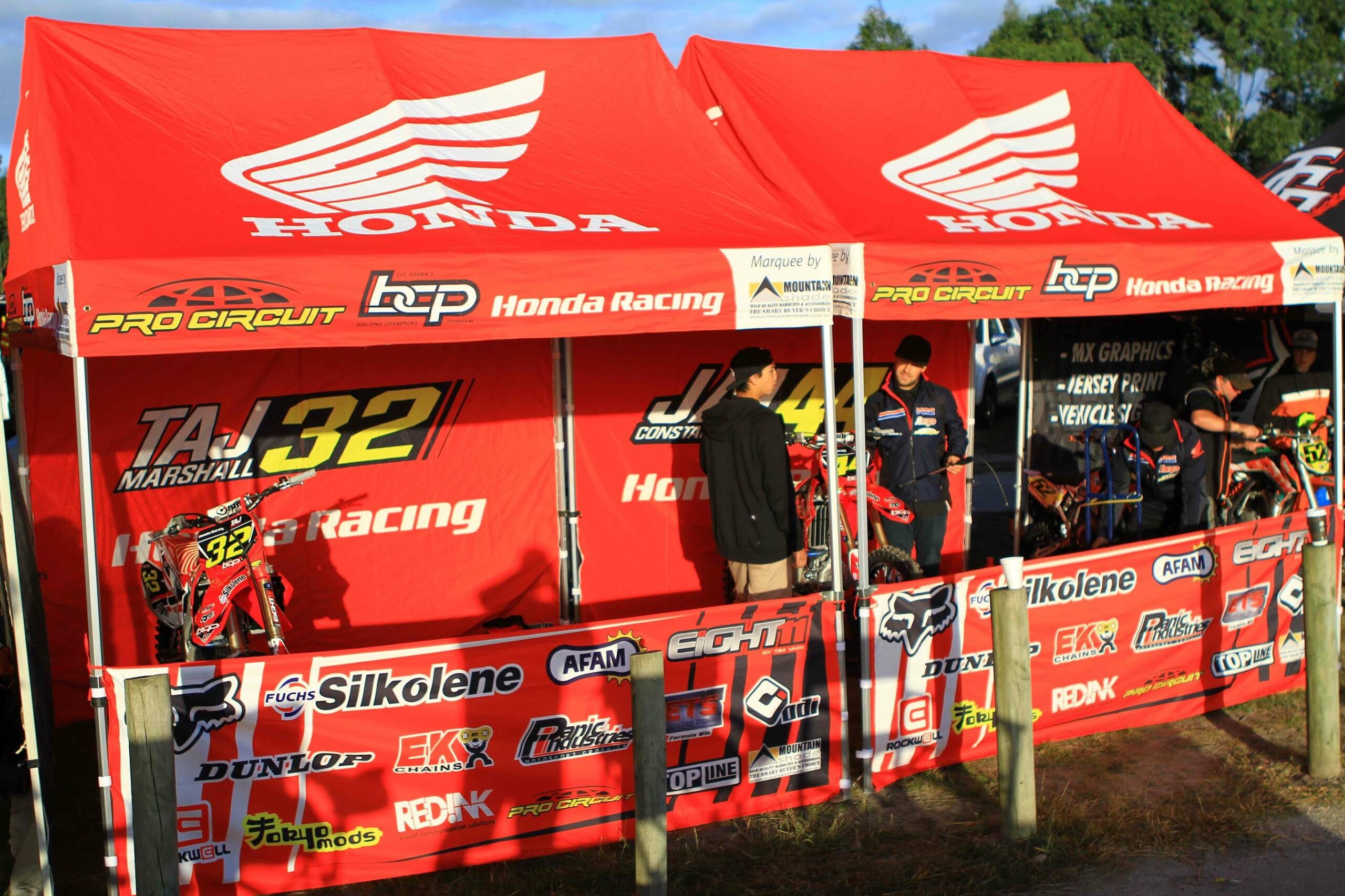 Race Teams Use Mountain Shade
