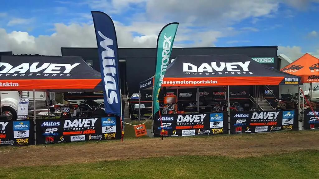 MAKE YOUR CLUB, RACE TEAM OR SCHOOL LOOK BETTER